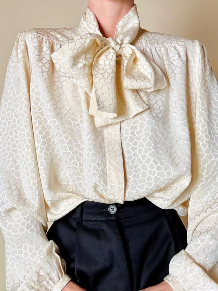 Camicia in seta Jaquard avorio con grande fiocco al collo