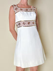 Mini dress bianco con inserti di organza ricamati in paillettes “Luis Mari”