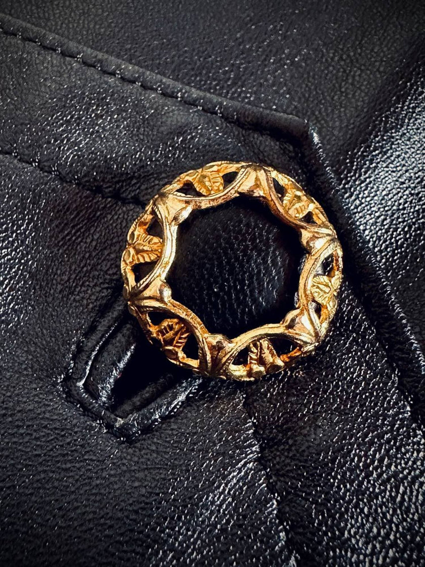 Gilet vintage in pelle nera modello doppiopetto con bottoni gioiello e fodera fantasia cachemire