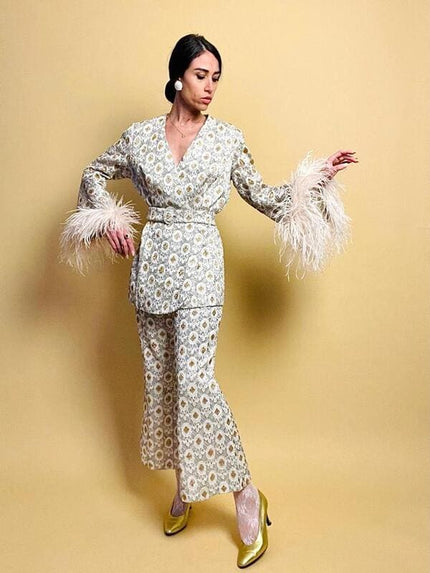 Lace tailleur con piume di marabù