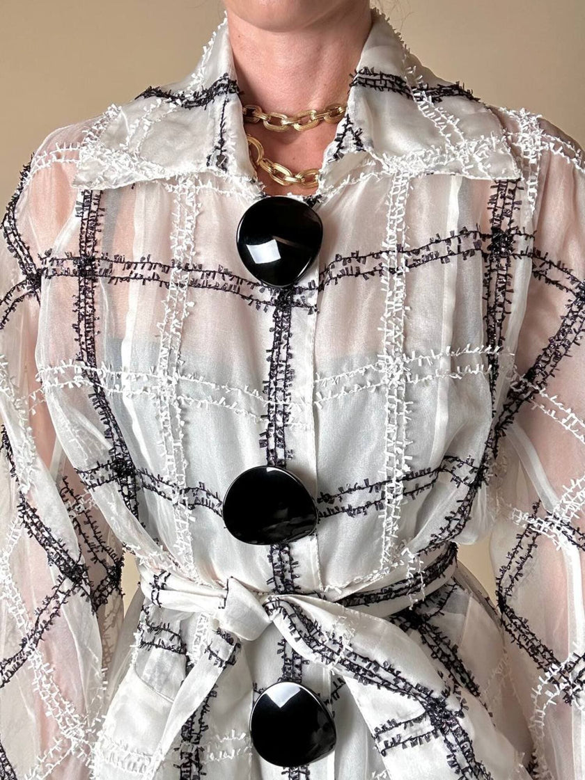 Trench lungo in organza di seta bianca operata con maxi bottoni neri “Emporio Armani”