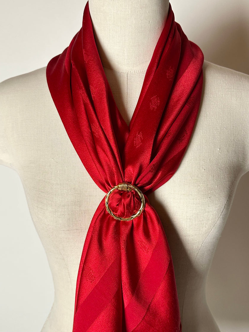 Foulard vintage in seta jacquard rosso con motivi ornamentali