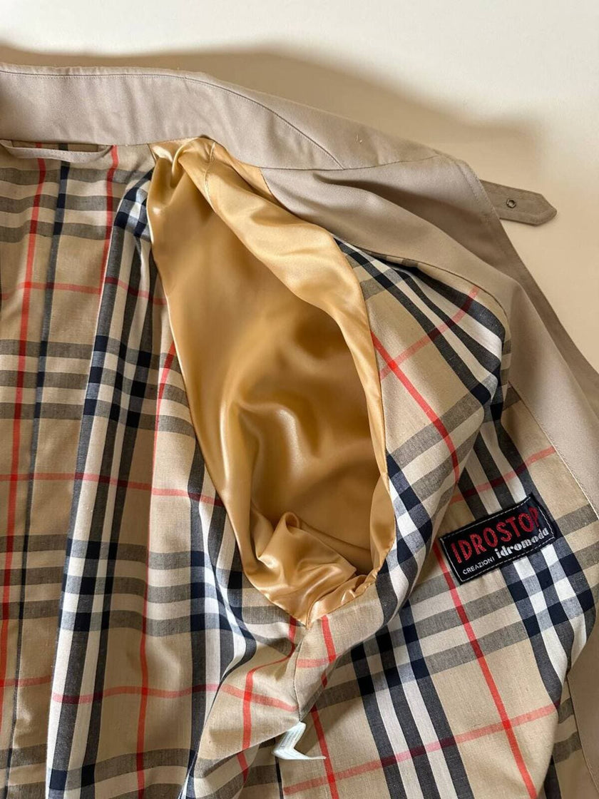 Trench color sabbia con fodera tartan “Idrostop”