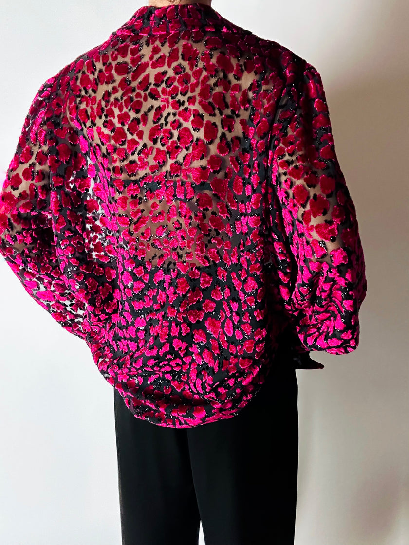 Camicia vintage in velluto dévoré amarena e lurex nero con motivo animalier