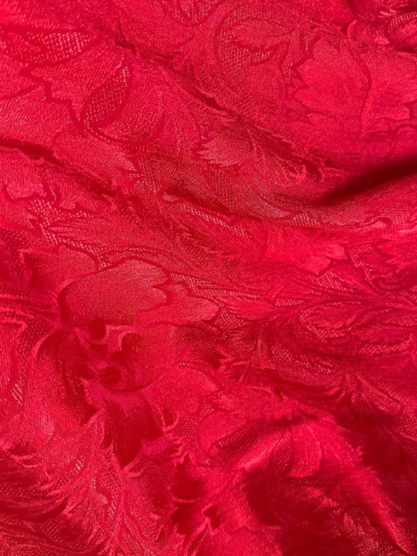 Camicia sartoriale in tessuto jacquard rosso con damaschi floreali