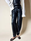 Pantalone vintage in pelle e camoscio nero a vita alta con doppie cinture