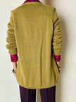 Cardigan lungo fatto a mano in lana verde acido con bottoni quadrati in tinta