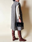 Gilet lungo doppiopetto in tweed a spina di pesce bianco e marrone
