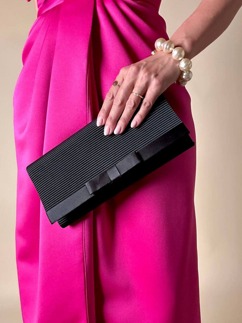 Pochette nera con fiocco in tessuto canneté