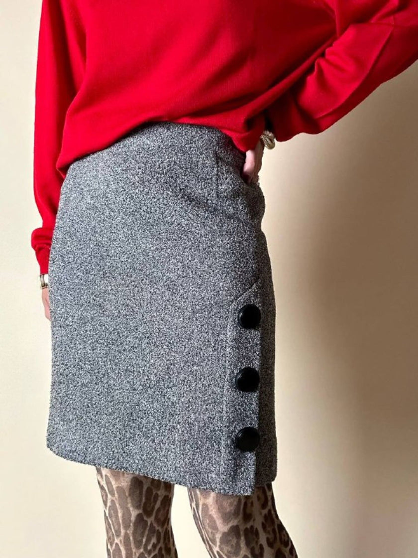 Minigonna grigia in lana bouclé con maxi bottoni neri “Yves Saint Laurent”