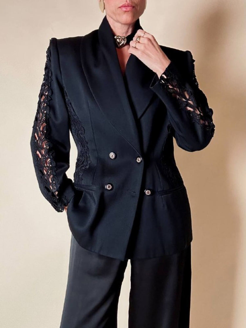 Blazer nero con inserti di pizzo macramè 