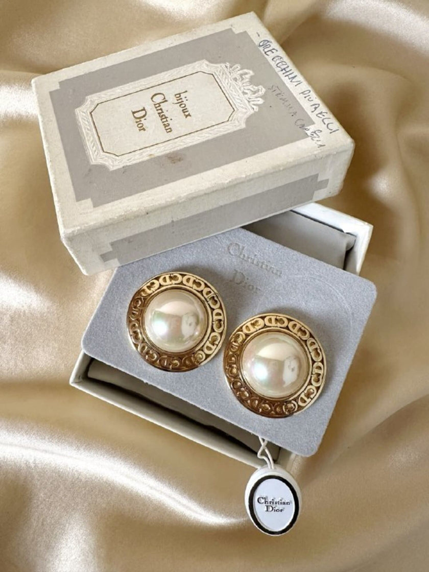 Maxi clip dorate con perle cabochon “Christian Dior”
