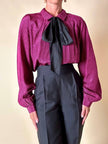 Camicia in seta a quadretti fucsia e neri con con fiocco al collo “Valentino”