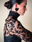 Mini abito sartoriale in tulle nero con ricami floreali