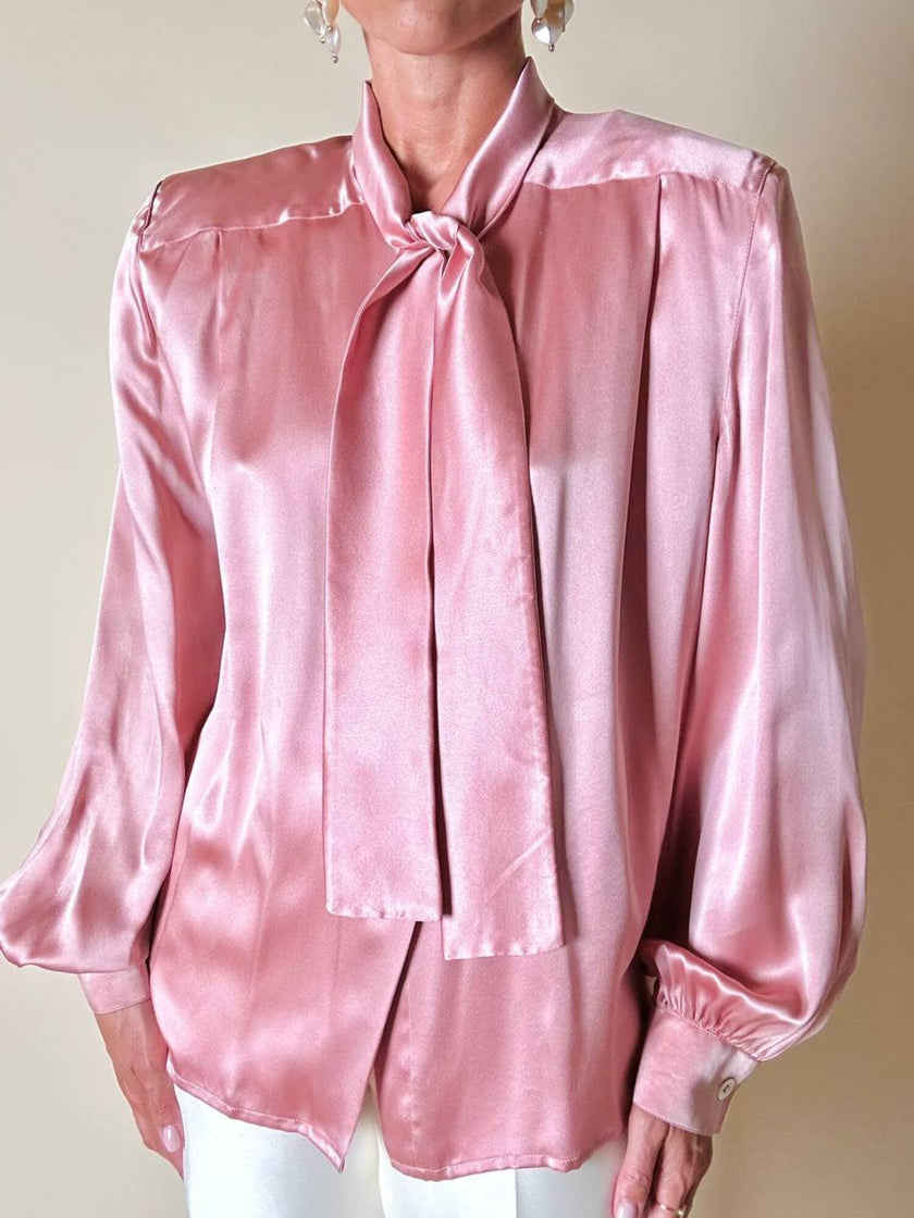 Camicia con fiocco al collo in raso di seta rosa 