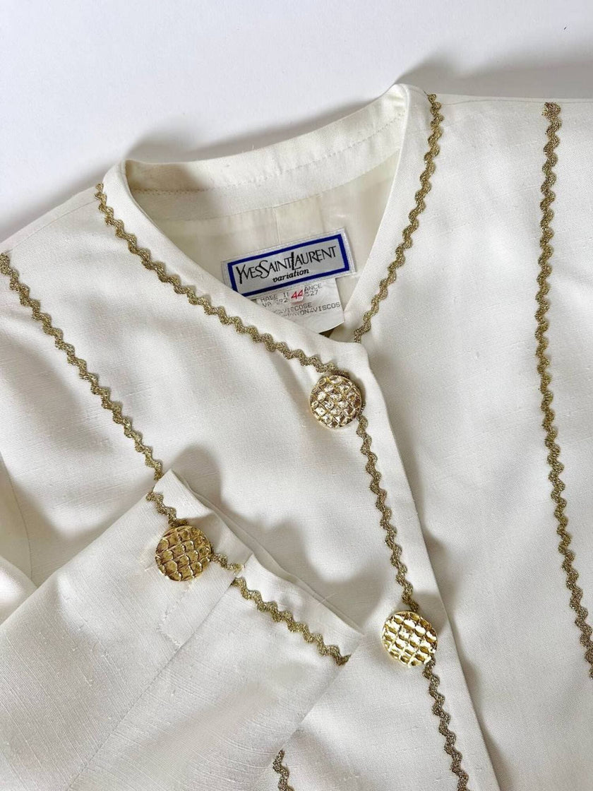 Giacca vintage Yves Saint Laurent bianco latte con serpentine dorate e bottoni gioiello