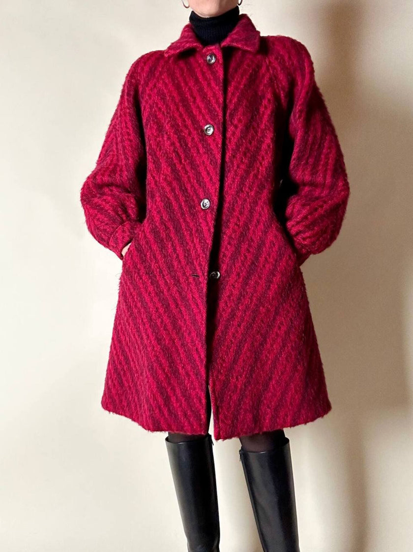 Cappottino in lana e mohair con fantasia a righe diagonali in due tonalità di rosso