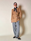 Blazer doppiopetto in lana color biscotto con bottoni dorati “Yves Saint Laurent”
