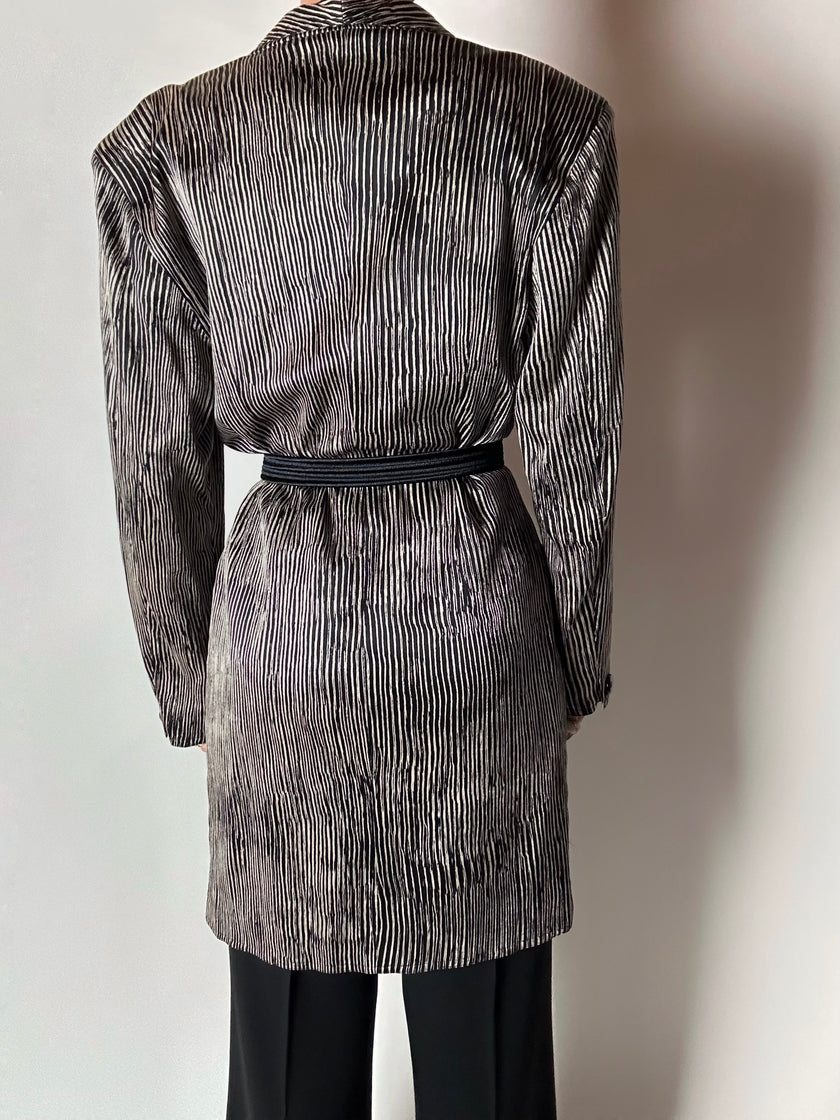 Blazer vintage Gianni Versace in seta goffrata a righe nere e avorio