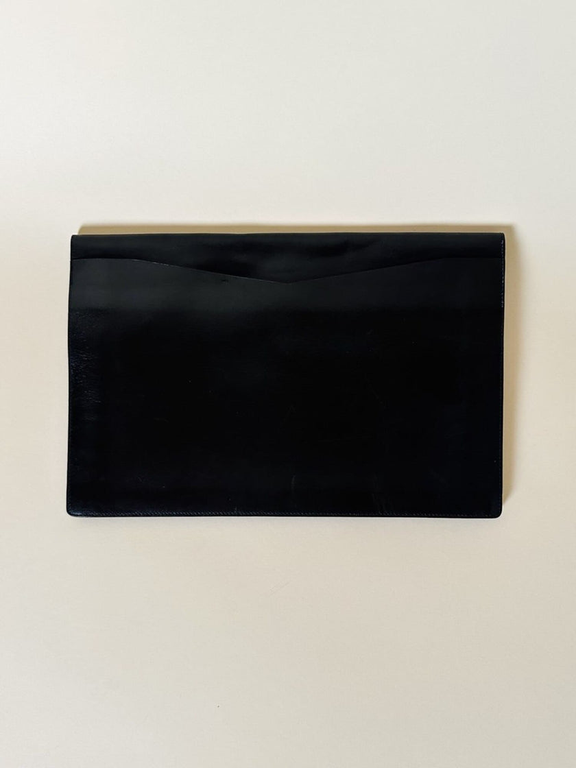Pochette vintage Yves Saint Laurent in pelle nera con greca logata in rilievo