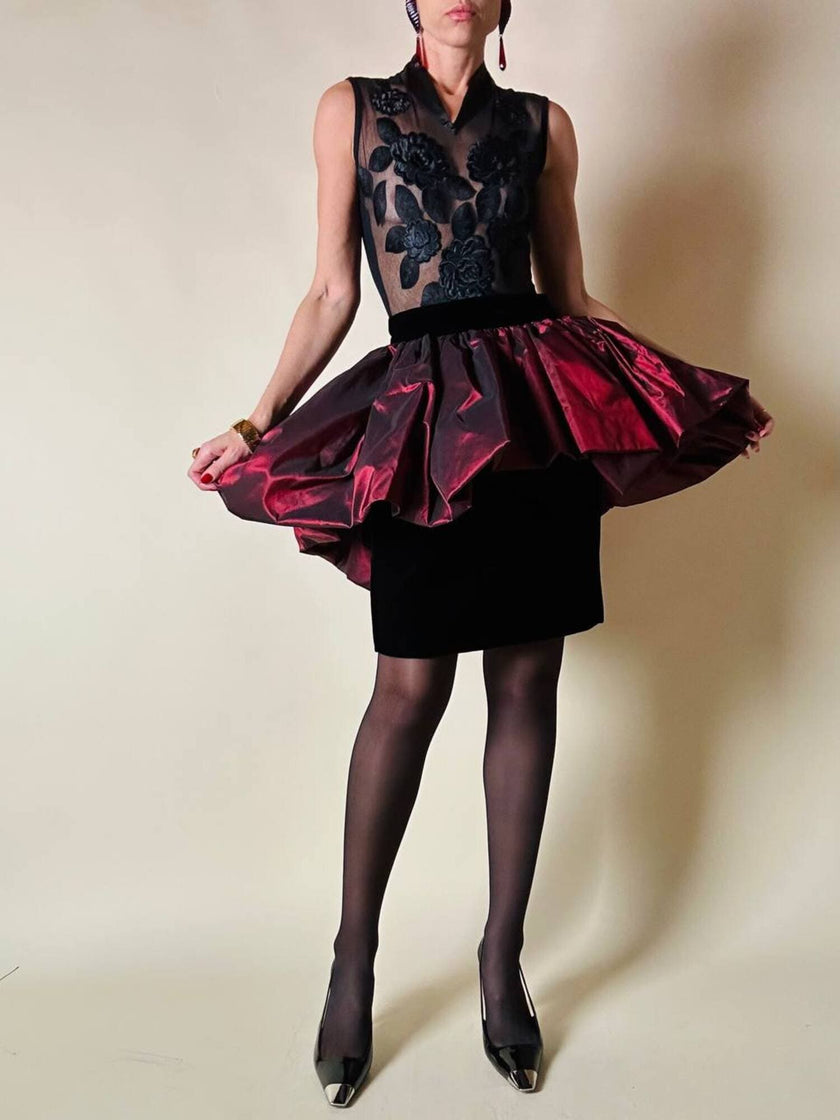 Minigonna in velluto nero con maxi ruches in taffetà bordeaux “Gabriella Ceroni”