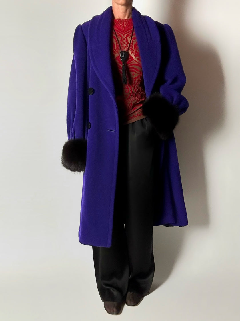Cappotto vintage blu violaceo in lana con polsi in pelliccia di volpe nera