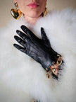 Guanti in pelle nera con charm dorati a forma di cuore “Sermoneta”