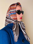 Foulard in seta Philippe De Villière con fantasia grafica multicolore
