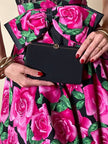 Mini pochette in tessuto nero con chiusura logata color oro “Gucci”