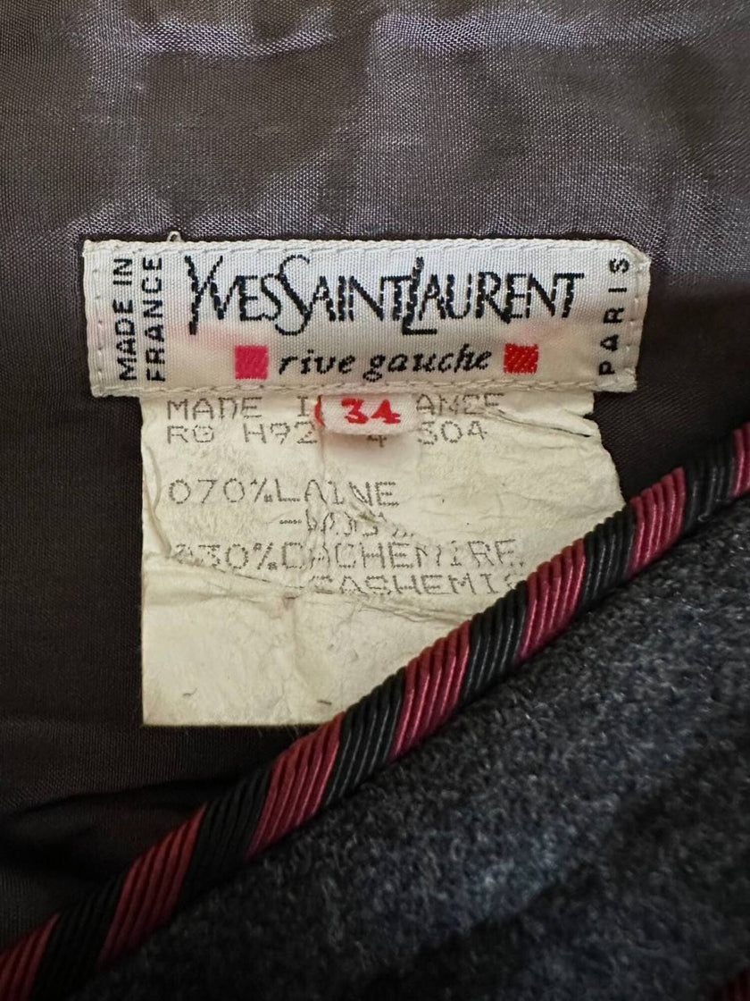 Minigonna Yves Saint Laurent in lana grigio antracite con piping a righe bordeaux e blu