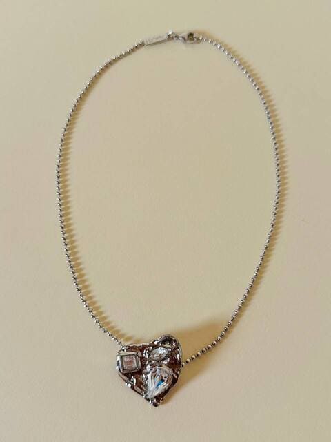 Collier argento con ciondolo a forma di cuore e cristalli incastonati “Yves Saint Laurent”