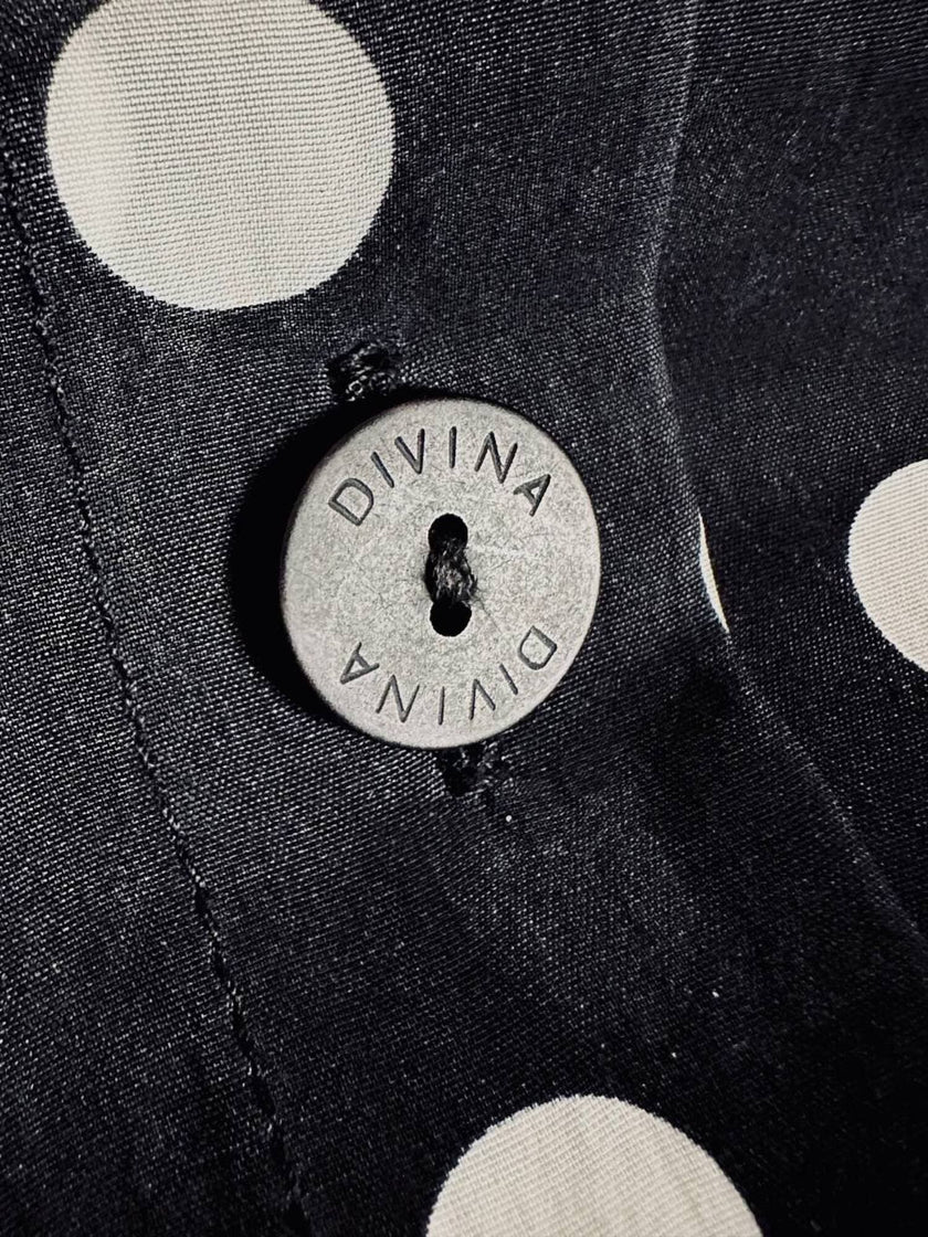 Completo oversize nero a pois bianchi in Cupro “Divina”