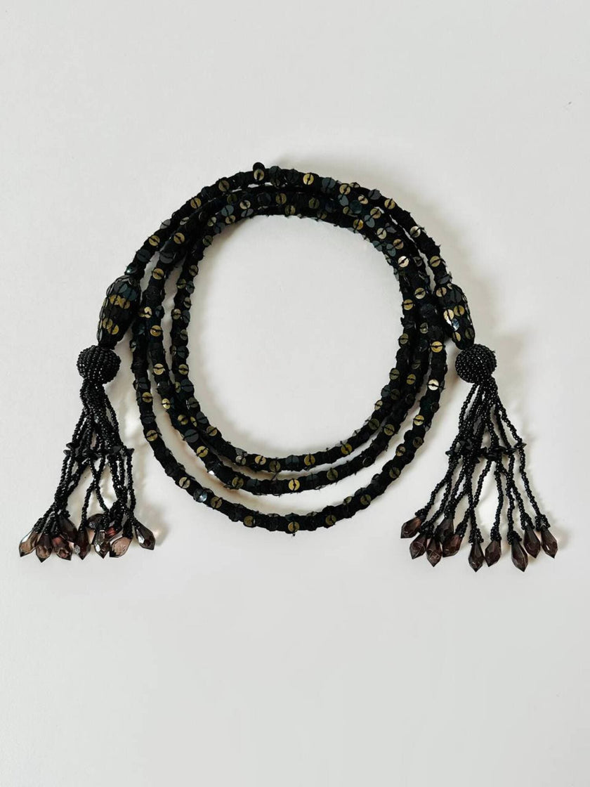 Cintura gioiello vintage in seta ricamata in paillettes con nappe gioiello