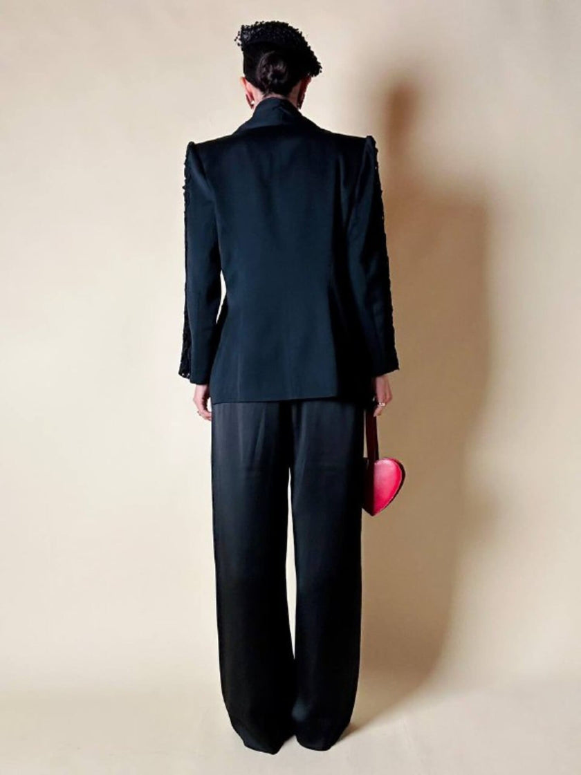 Blazer nero con inserti di pizzo macramè 