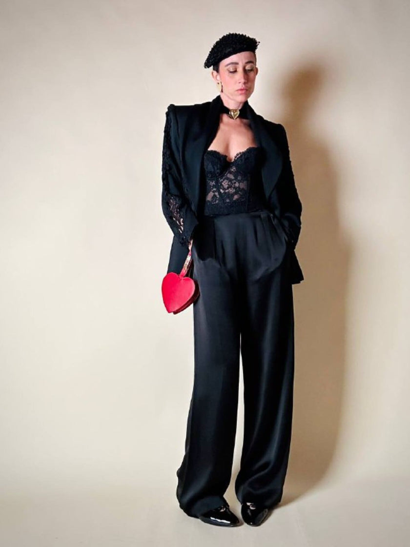 Blazer nero con inserti di pizzo macramè 