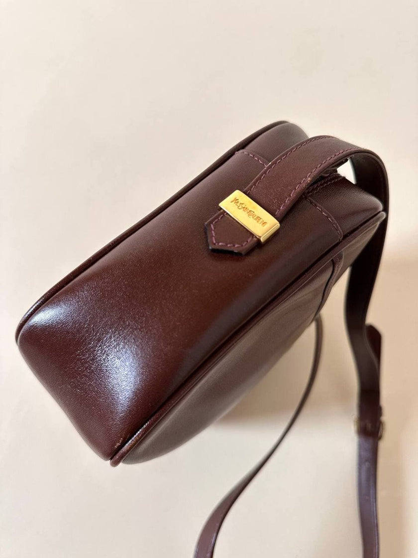 Borsa bandoulière Yves Saint Laurent in pelle marrone castagna con logo a caldo