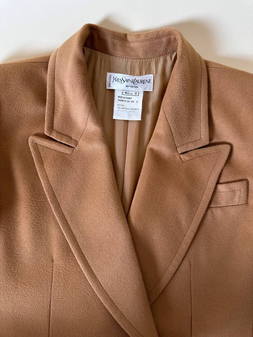 Blazer doppiopetto in lana color biscotto con bottoni dorati “Yves Saint Laurent”