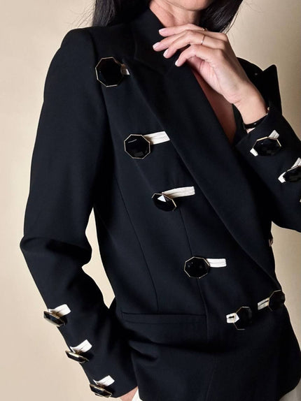 Blazer vintage Gai Mattiolo in lana nera con asole color panna e maxi bottoni gioiello