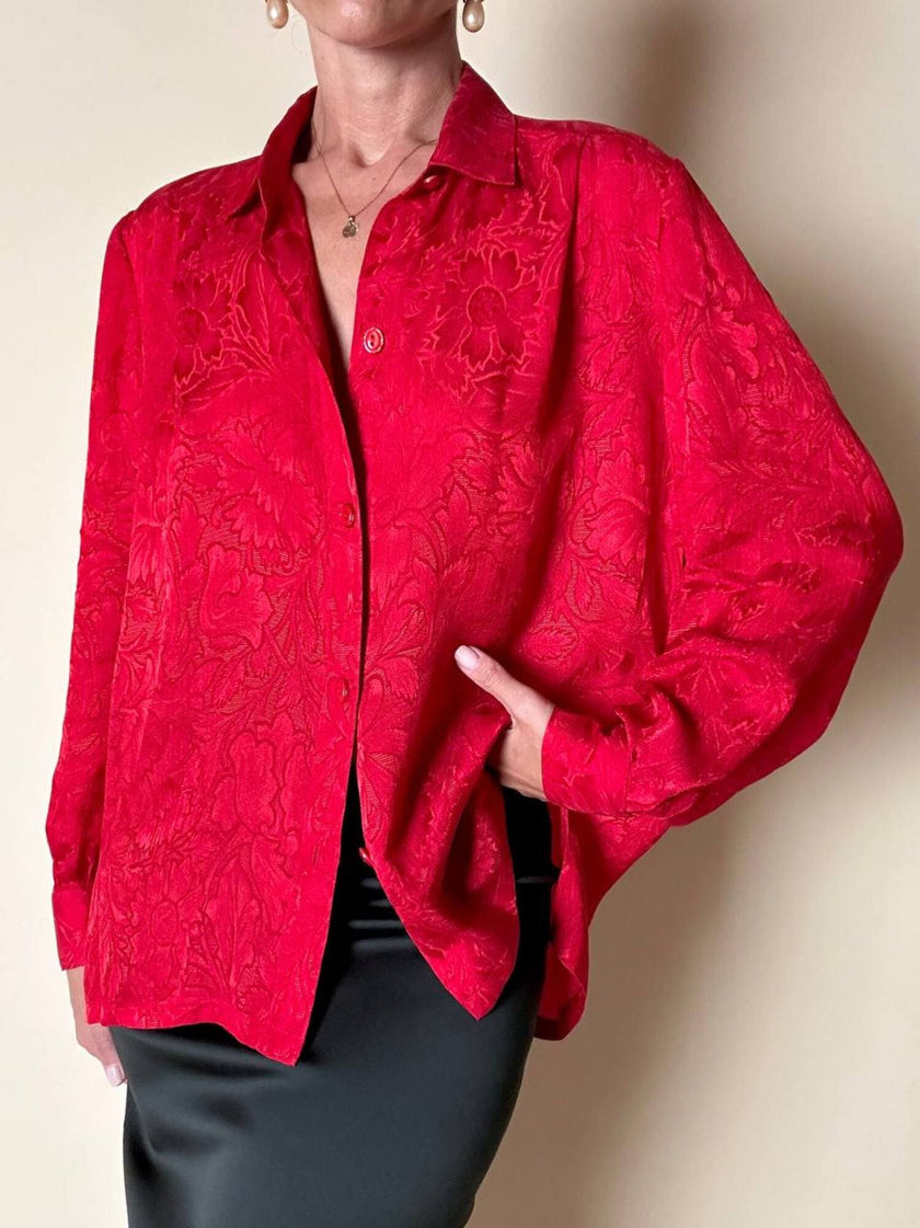 Camicia sartoriale in tessuto jacquard rosso con damaschi floreali