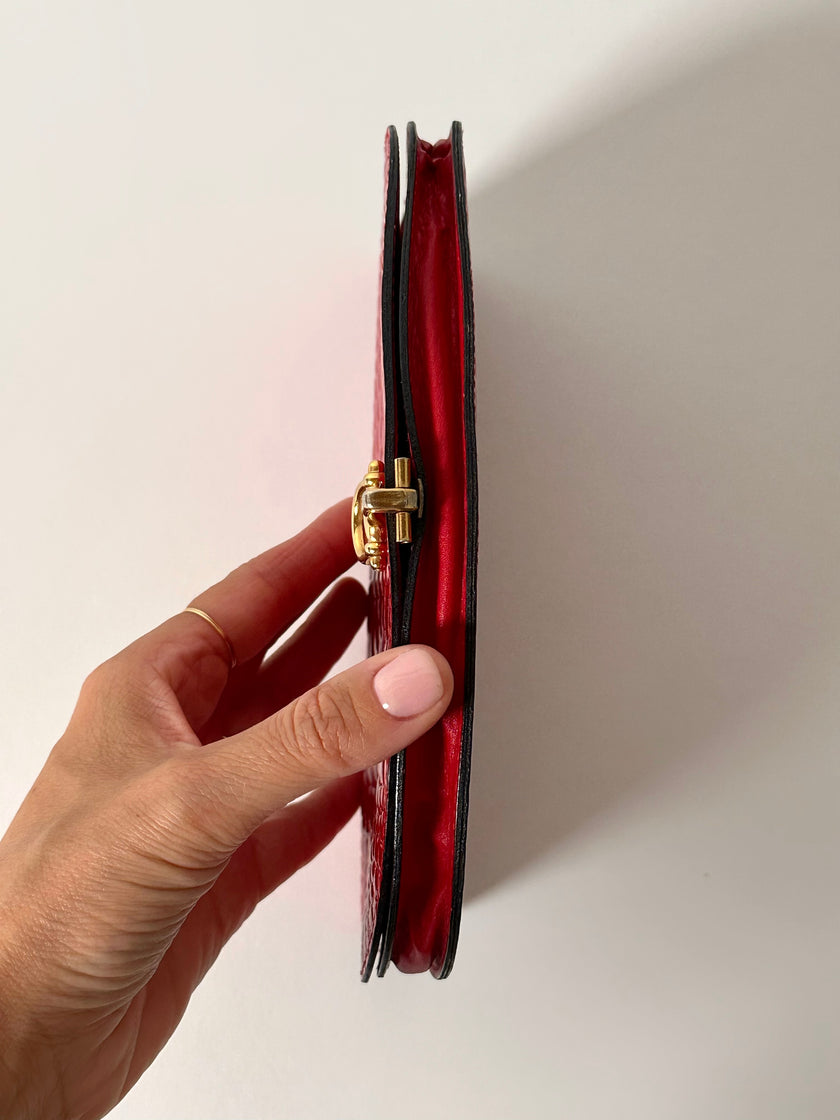 Borsa vintage in vernice rossa stampa coccodrillo con tracolla a catena dorata