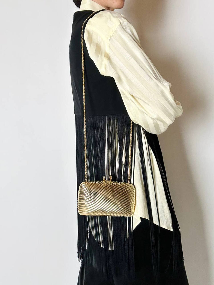 Clutch vintage in metallo dorato con motivo cannelé e chiusura serpenti De Leville