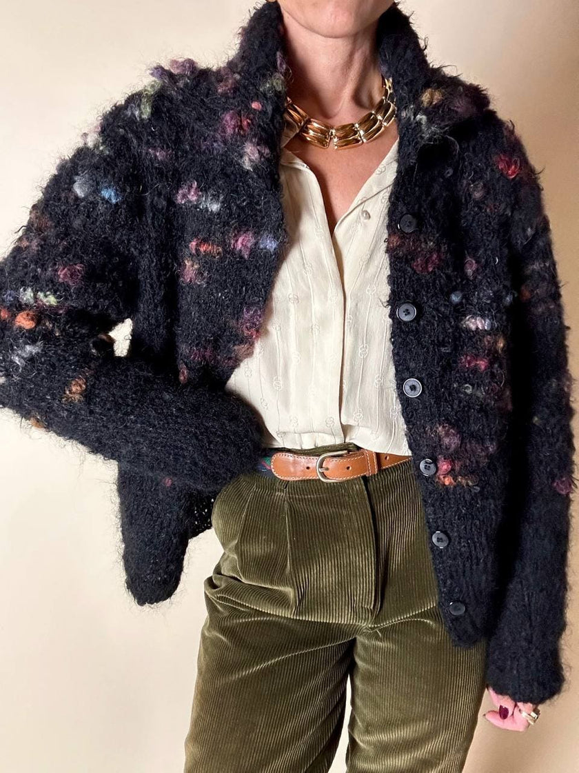 Cardigan in lana bouclé nera con lavorazione bottonata multicolor