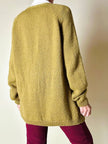 Cardigan lungo fatto a mano in lana verde acido con bottoni quadrati in tinta