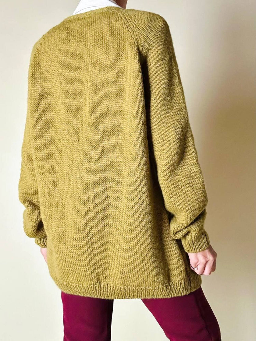 Cardigan lungo fatto a mano in lana verde acido con bottoni quadrati in tinta