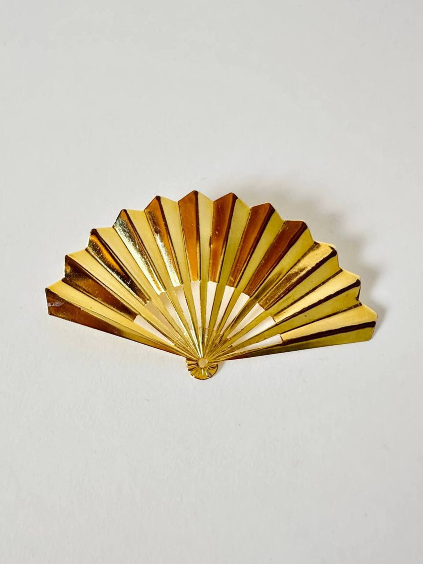Spilla vintage a forma di ventaglio in metallo dorato