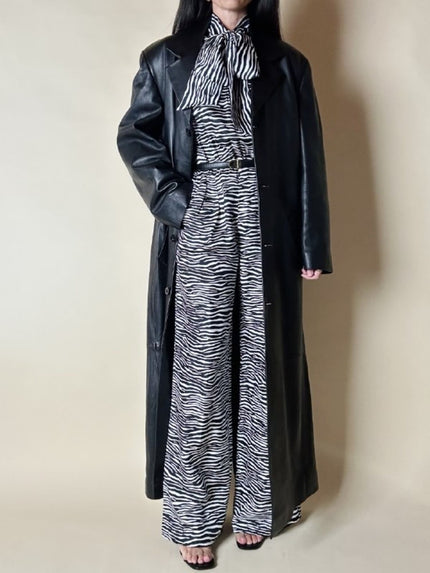 Jumpsuit in seta fantasia zebrata con maxi fiocco al collo