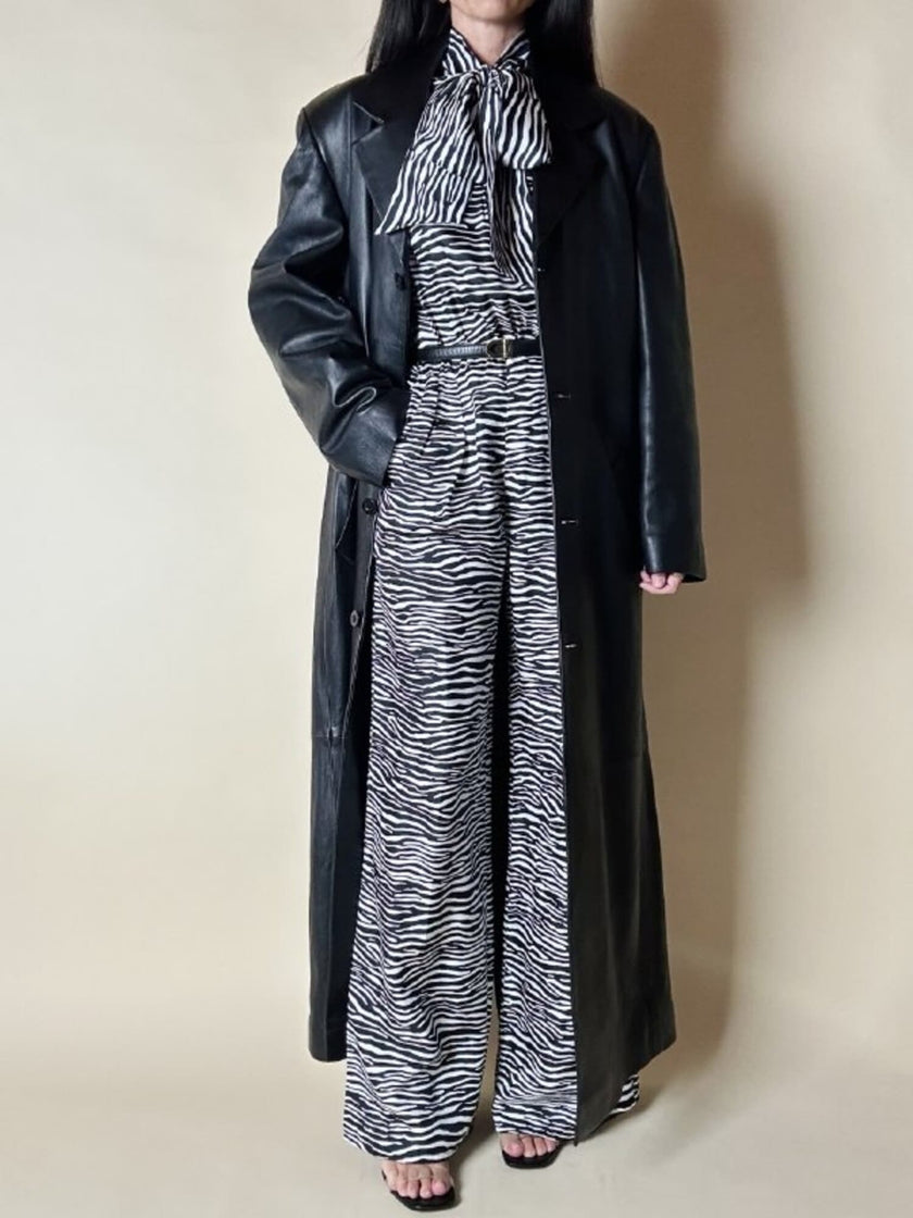 Jumpsuit in seta fantasia zebrata con maxi fiocco al collo