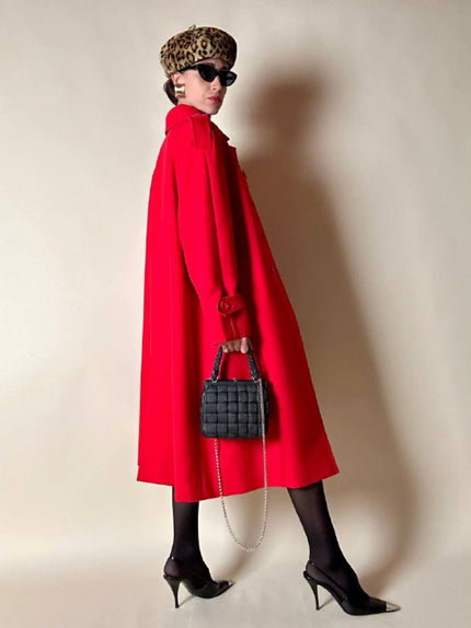 Cappotto rosso oversize con bottoni quadrati