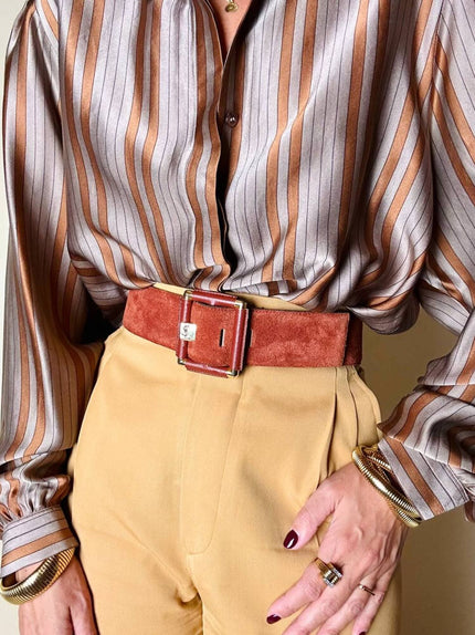 Cintura Yves Saint Laurent in camoscio terra di Siena con fibbia ricoperta e ardiglione logato