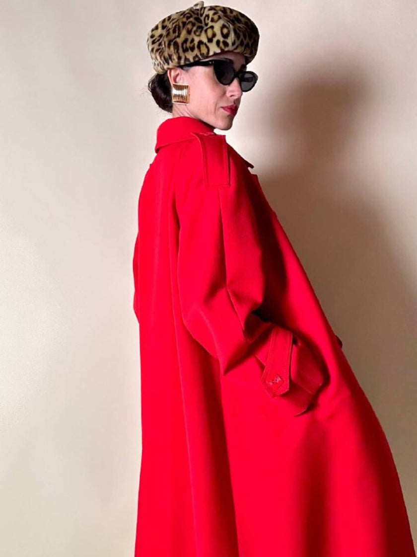 Cappotto rosso oversize con bottoni quadrati